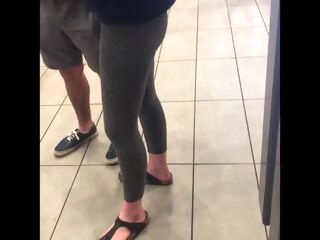 juicy candid leggings in lobby